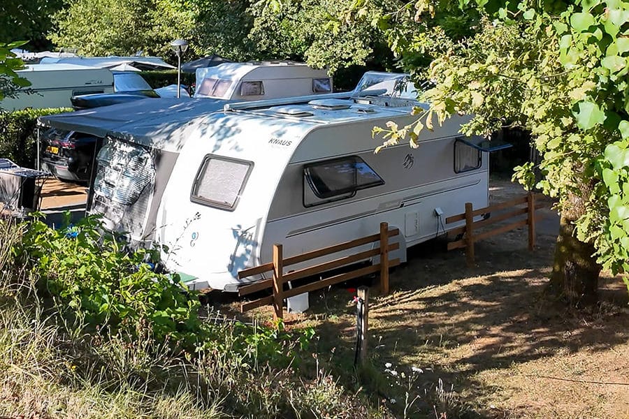 Emplacement pour camping-car au camping Les Grottes de Roffy