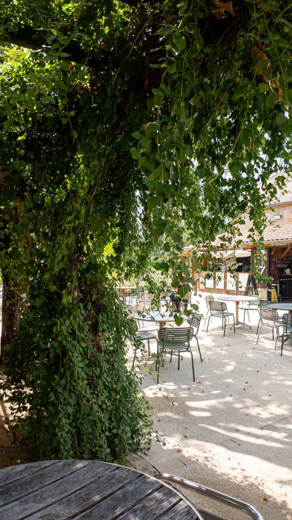 Service de restaurant dans un camping en Dordogne